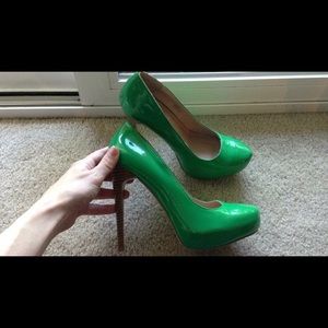 Shoedazzle pumps